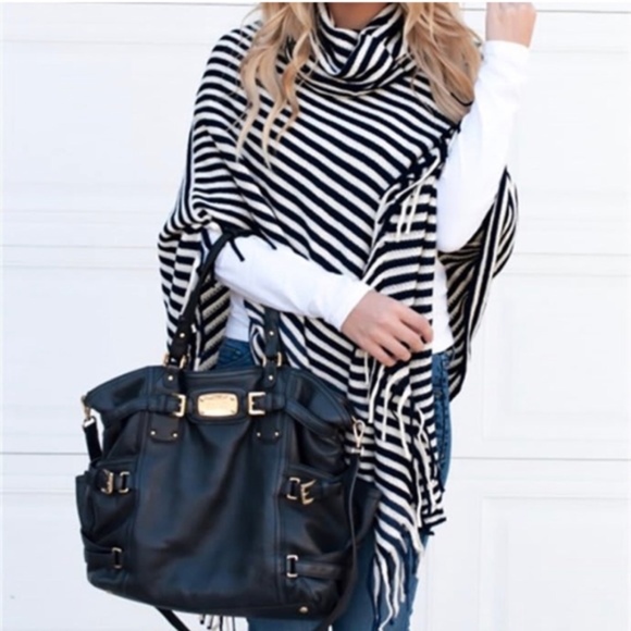Accessories - EMMALEE poncho